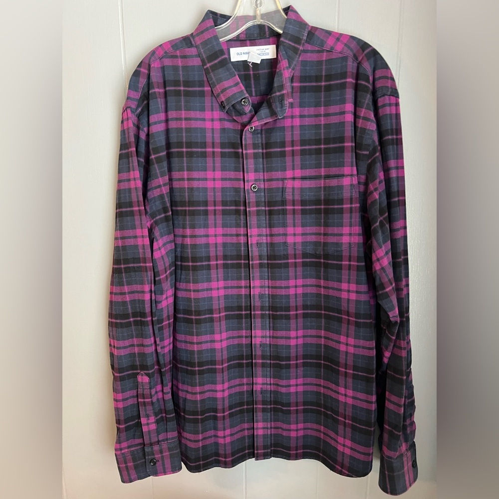 Old Navy. Men’s button up shirt size extra large.